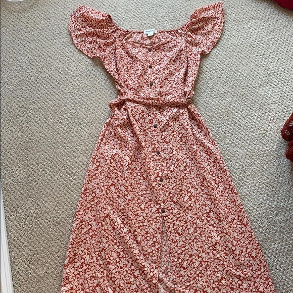 Monteau Dresses & Skirts - Floral Button Down Dress w/ Flutter Sleeves